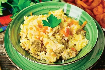 Плов зі свининою, родзинками і курагою