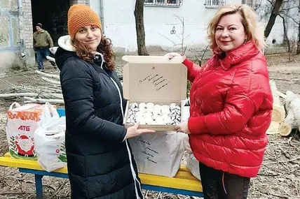 Кулінарка Марина Гармаш (зліва) і волонтерка Олена Шевчук.