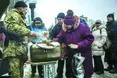 І пораненим бійцям допомагати, і Авдіївку годувати...