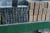 На кордоні з Польщею митники зупинили контрабанду брендових парфумів