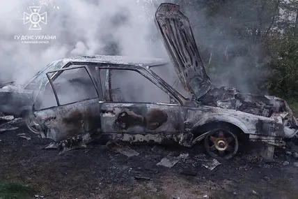 Пожежа в машинах. Фото: Головне управління ДСНС України у Львівській області