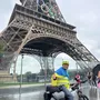 До Парижа велосипедом добрався