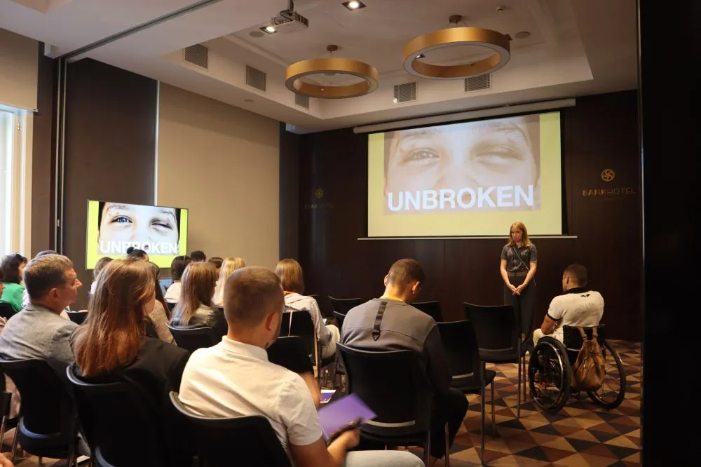 На навчання львівських рестораторів прийшли незламні ветерани, які особисто розповіли, як пересуватися містом на інвалідному візку.