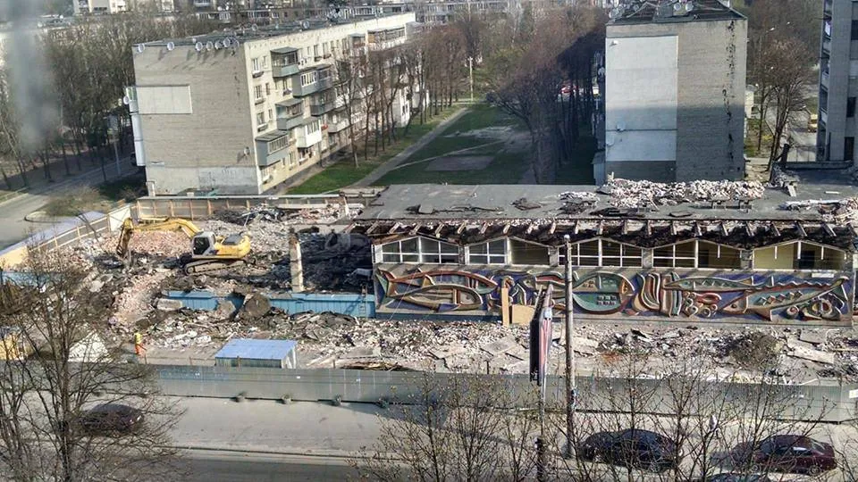 “Океан” розбирають... Фото Андрія Політковського