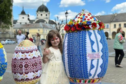 Десять великих писанок — з авторською вишивкою