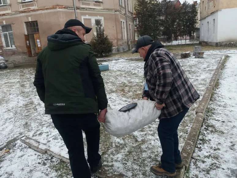 Добродійники привезли для фронтовиків чергову партію картоплі.