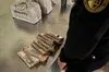 На пункті пропуску «Шегині» у пасажирки вилучили майже пів мільйона незадекларованих гривень