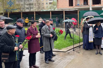 Вшанували пам'ять героїв ліквідаторів на ЧАЕС. Фото: ДСНС