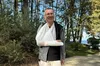 Президент Латвії через катання на велосипеді травмував руку