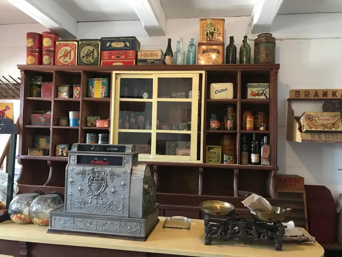 Так виглядала крамниця. Касовий апарат працює досі. Фото автора