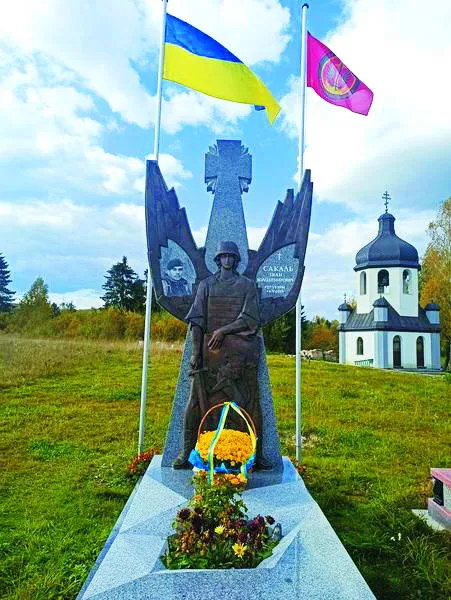 Пам’ятник на могилі старшого брата підбирав брат молодший...