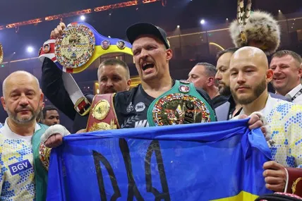 Українець Олександр Усик - володар чотирьох чемпіонських поясів у суперважкій категорії. Фото sport.ua