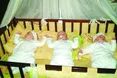 Трійнята сплять в одному ліжку – поперек...