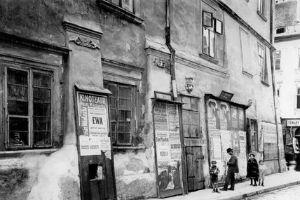 Будинок на розі Краківської і Вірменської, що завалився 1922 року. Фото 1910-го. Фото «Фотографії старого Львова»