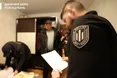 Заробляли на «відкатах»: у Києві викрили злочинну групу
