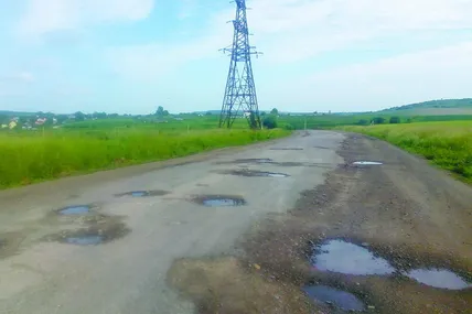 «Автобус на вашій поганій дорозі перевертається? Поїдьте в інші села...»