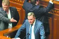 Такий міцний у замміністра барбовал, що тхнуло ним на весь сесійний зал...
