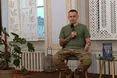 «Боявся, як наукова спільнота сприйме факт, що пишу трилери з еротичними сценами. Тому використав ім'я друга як псевдонім»
