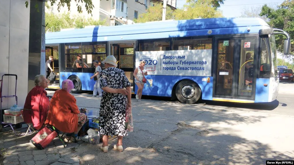 Агітація в місті. Фото сайту «Радіо Свобода» «Крим.Реалії»