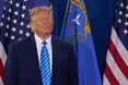 Дональд Трамп фарбує волосся