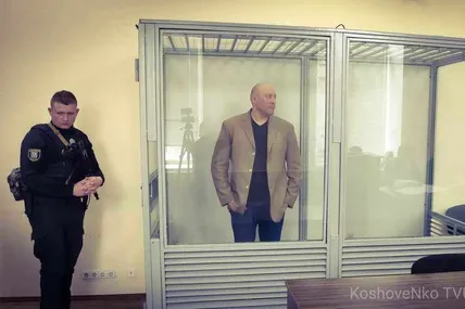 У суді "беркутівець" Пацеляк поводить себе, як і колись на Майдані - зверхньо і цинічно. Фото Руслана Кошовенка.