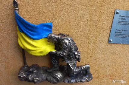 Фото скульптури із сайту Вечірній Київ