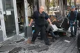 Інкасатори виносять гроші та цінності клієнтів після пожежі «Сбербанку»