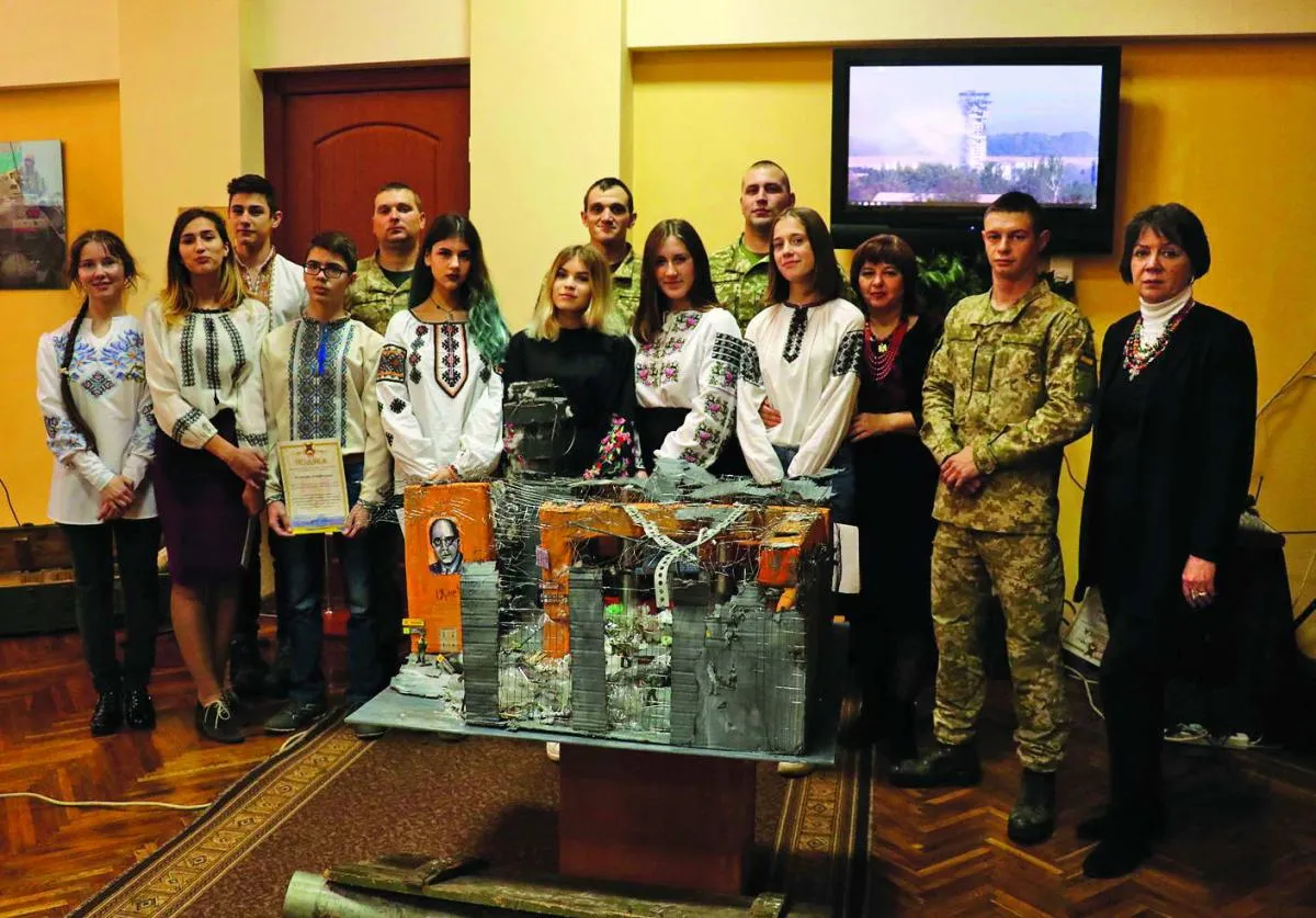 Команда ліцеїстів разом із військовими створила інсталяцію «Битва за Донецький аеропорт»