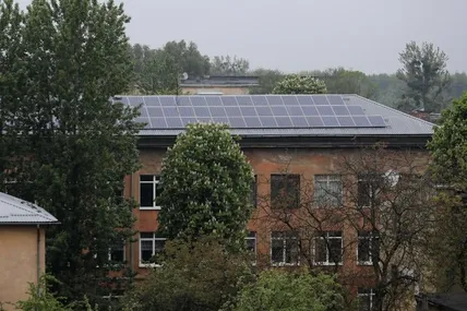 Сонячну електростанцію, яка розміщена на одному з дахів закладу освіти, передали на баланс ЛКП "Львівсвітло"