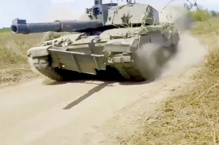 Український танк Challenger II зі складу 82-ї десантно-штурмової бригади у районі Вербового. Фото Facebook.