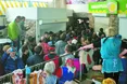 Молодики у протигазах штурмували Привокзальний