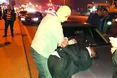 «Люди, рятуйте! Викличте міліцію. Вони по кишенях лазять…»