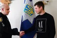 За те, що затримав нападника із бритвою — отримав годинник!