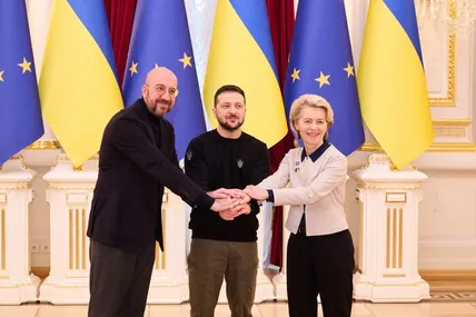 Голова Європейської ради Шарль Мішель, президент України Володимир Зеленський, президентка Європейської комісії Урсула фон дер Ляєн бачать Україну у сім’ї європейських народів. Попри війну, ця наша заповітна мрія наближається. Фото з відкритих джерел