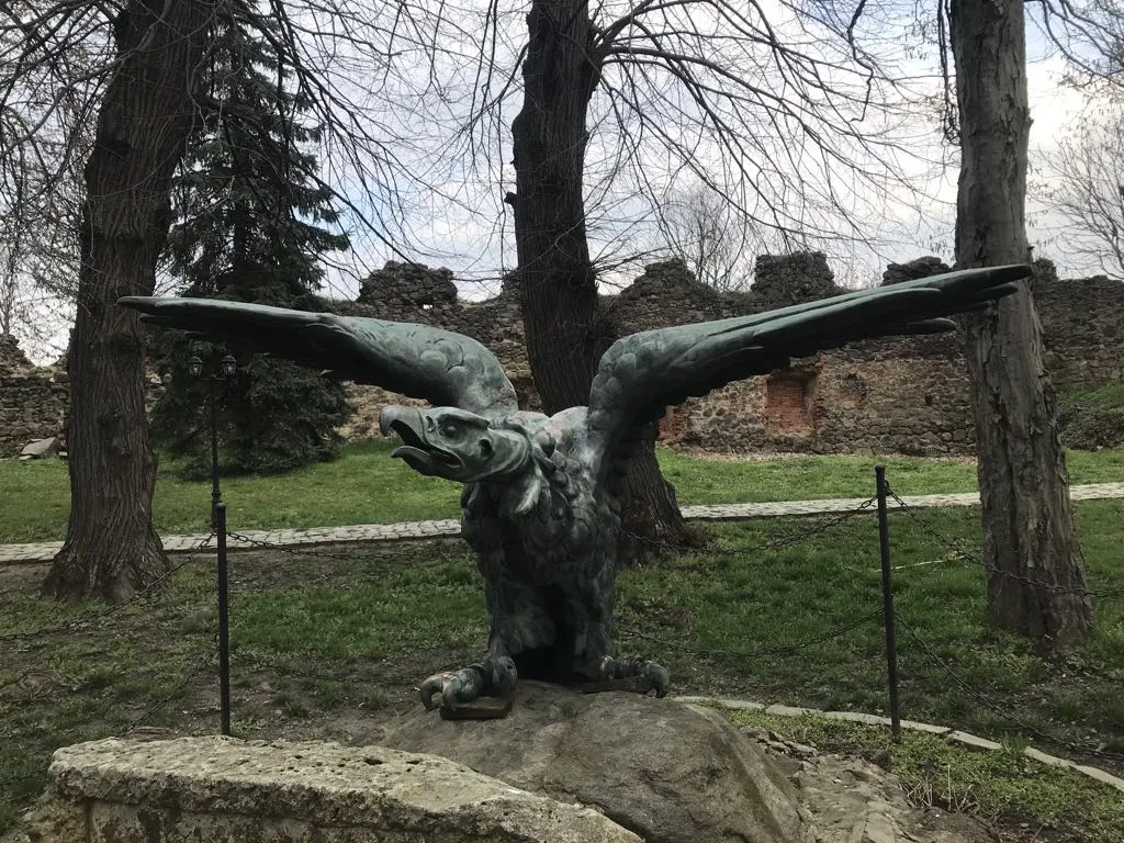 Скульптура Турул. Початок ХХ століття.