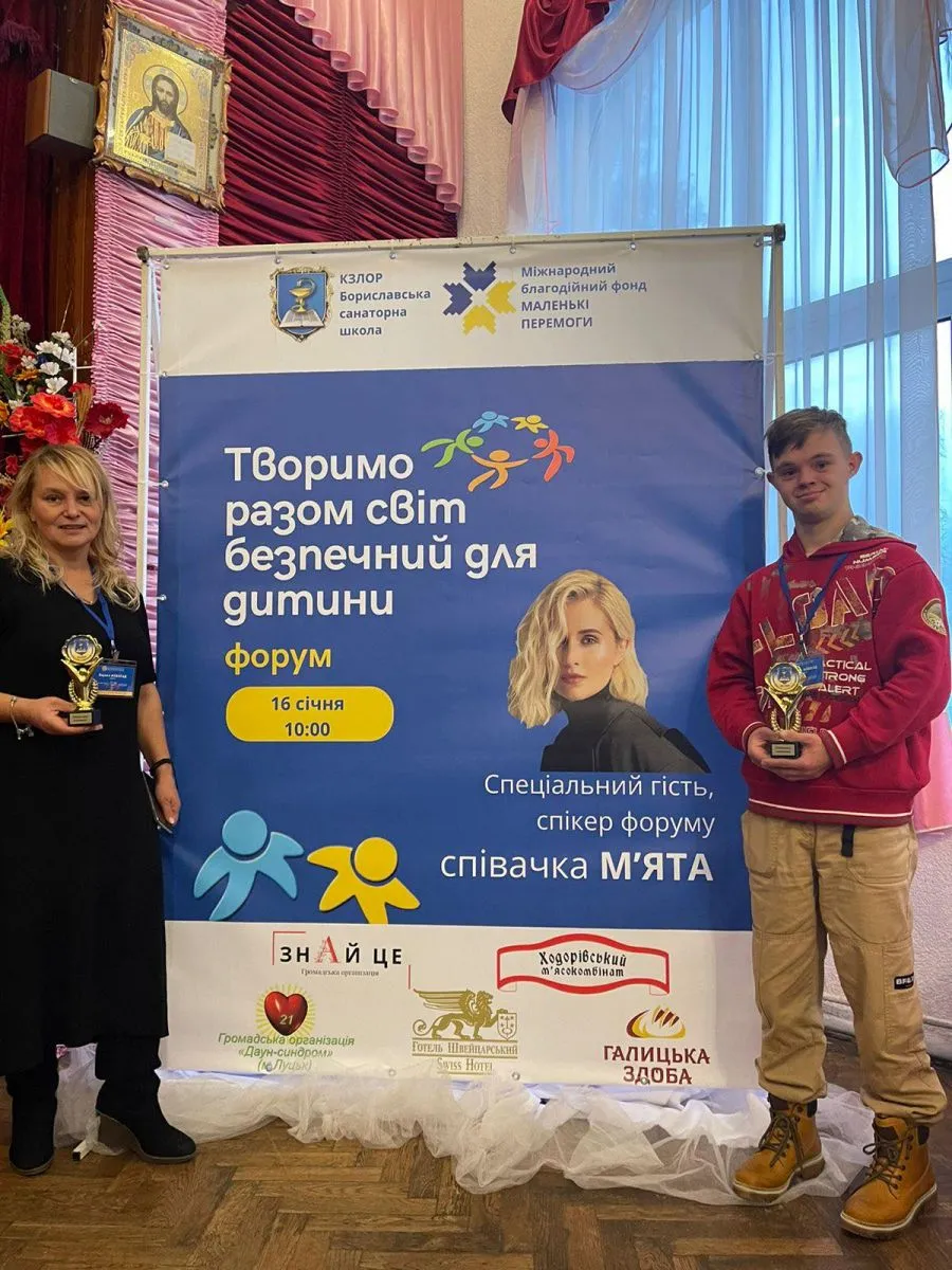 Лариса Новосад з сином Валентином.