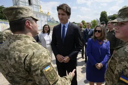 прем'єр Канади в Києві. Фото: Frank Gunn/The Canadian Press