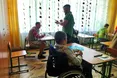 Дітей перевіряють з металошукачем, а тестові зошити привозить поліція