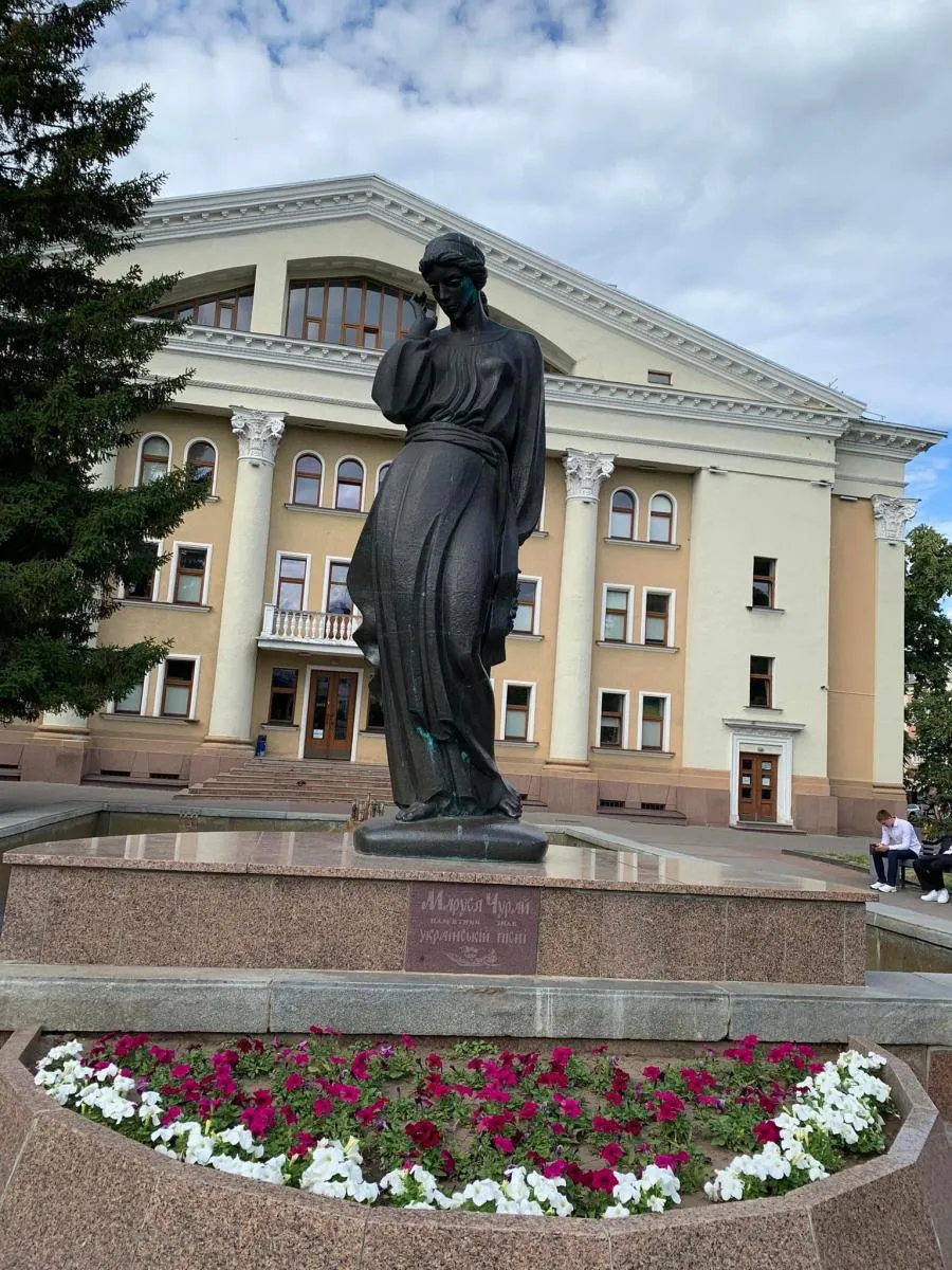 Монумент піснярці, про яку написала Ліна Костенко