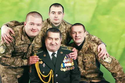 Полковник Ярослав Бабій і три його сини-офіцери. Фото з архіву Ярослава Бабія