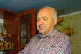 Скрипку вмістив у вишневій кісточці!