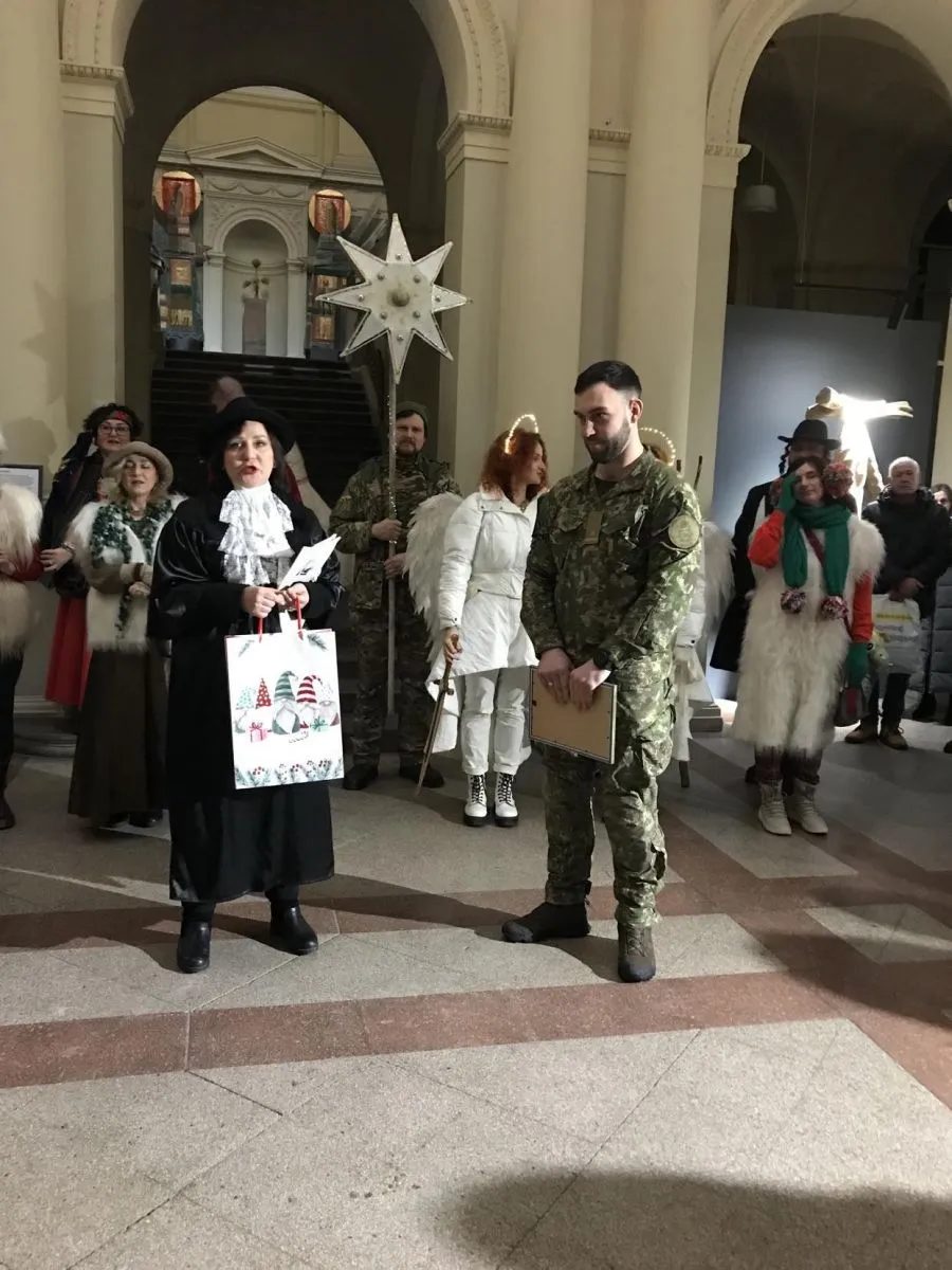 У цій торбині кошти для наших захисників.