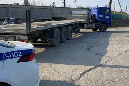 Вантажівка наїхала на пішохода. Фото: Поліція Львівської області