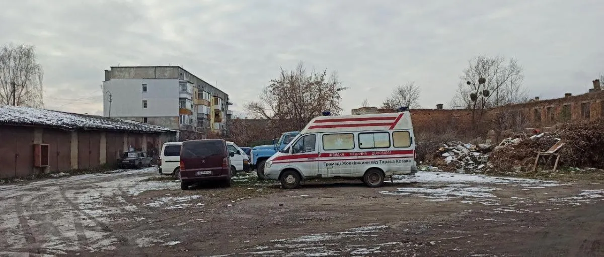 одному з цих гаражів з липня стояв без діла генератор, який міг врятувати життя пацієнтів.
