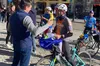 Француз-веломандрівник приїхав до Львова, щоб зібрати кошти на відбудову укриття у одному з ліцеїв