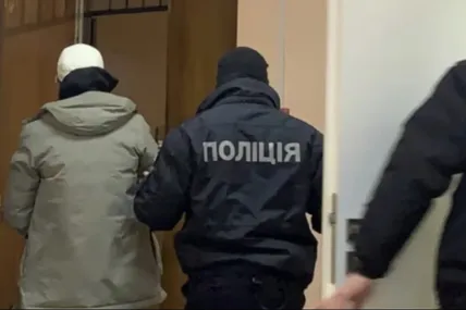 У суді обвинувачений заявив, що частину коштів знайшов, а частину - виграв у казино. Фото "Радіо Свобода"