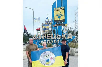 Львівський культурний десант (зліва направо): Володимир Бойко, Надія Шалай та скрипаль-віртуоз Назар Папіж.