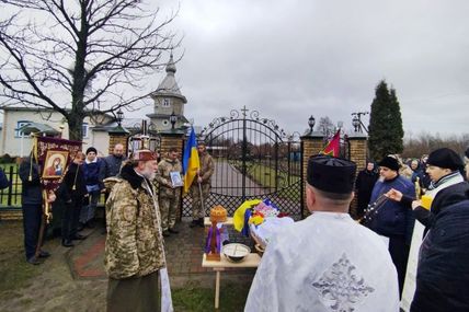 Полеглого захисника України не впустили до рідної церкви…