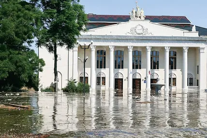 6 червня 2023 року. Затоплений центр окупованої Нової Каховки. (Фото Bild).