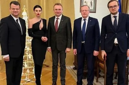 Скандальну сукню Тишкун продали на аукціоні